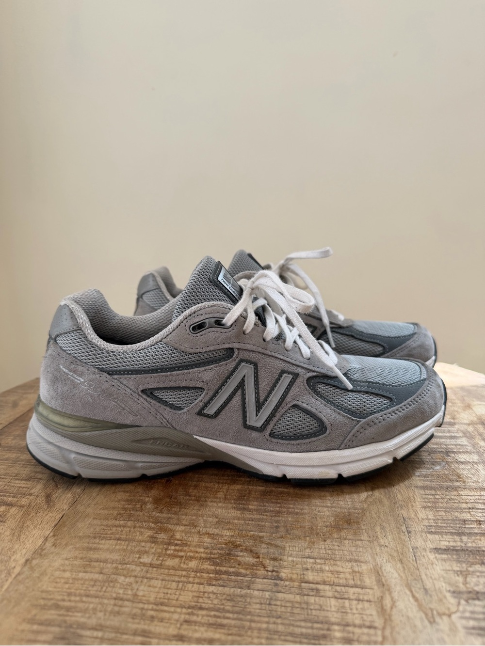 New Balance 990 v4